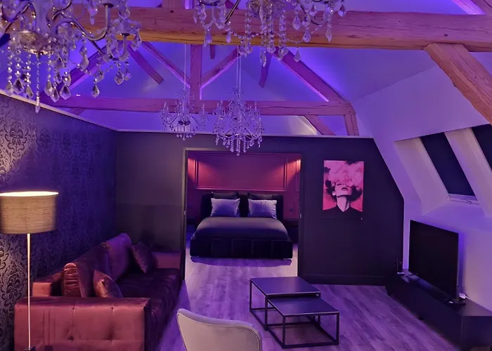 La Suite Baroque Jacuzzi Au Coeur Du Chateau De Boissettes