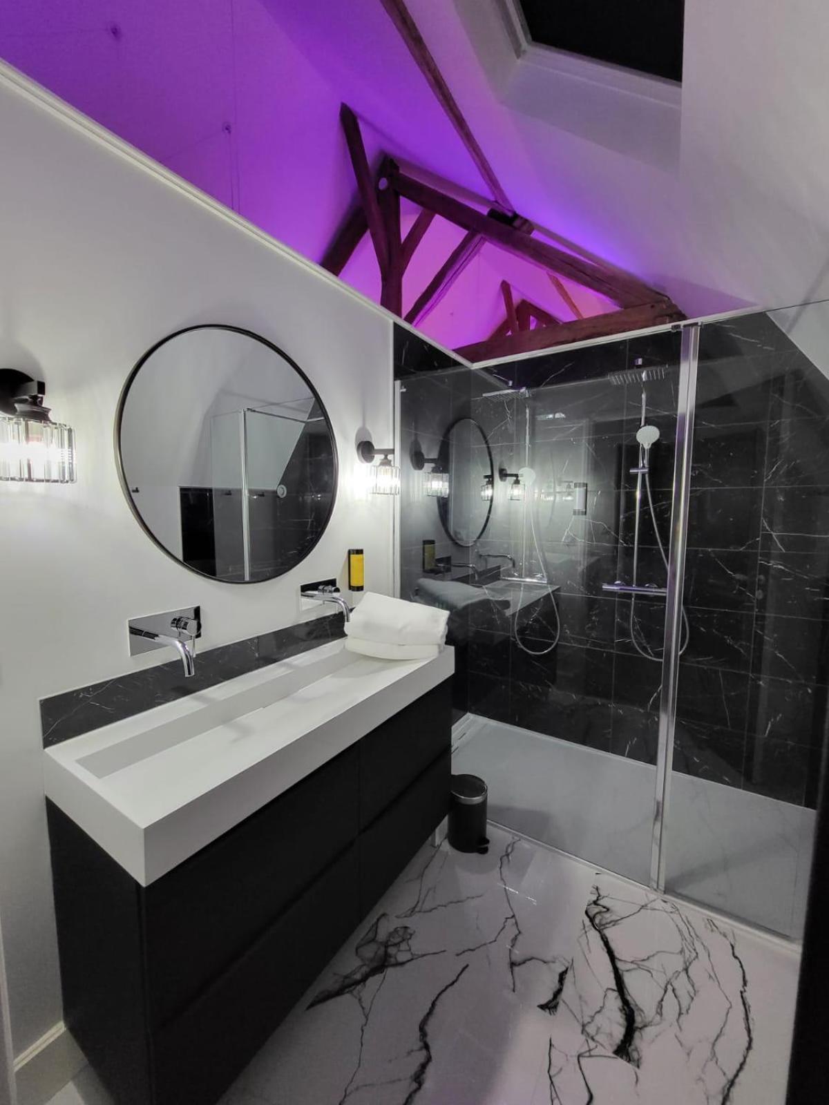 La Baroque Jacuzzi Au Coeur Du Chateau De Apartment *