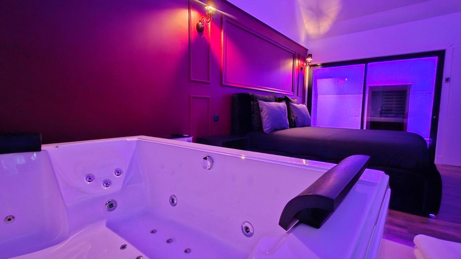 La Baroque Jacuzzi Au Coeur Du Chateau De Apartment *